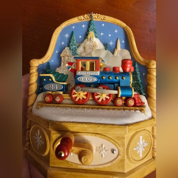 Hallmark 2000 christmas ornament - Picture 1 of 3